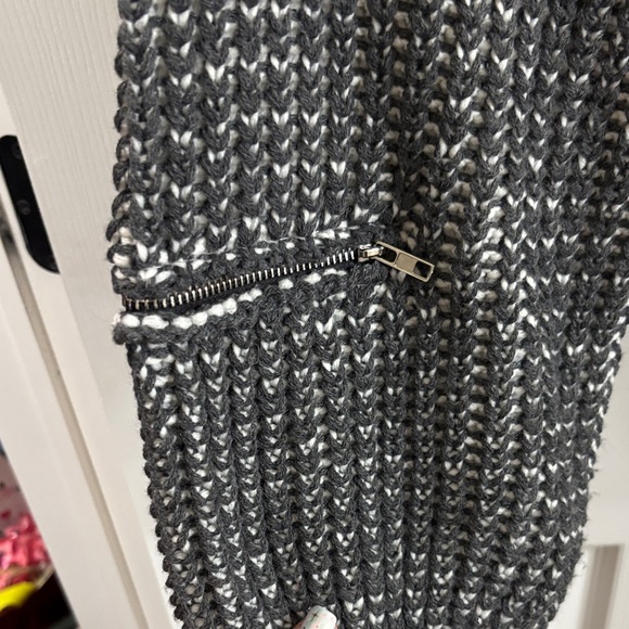 POL Gray Heart Knit Sweater - Picture 3 of 4